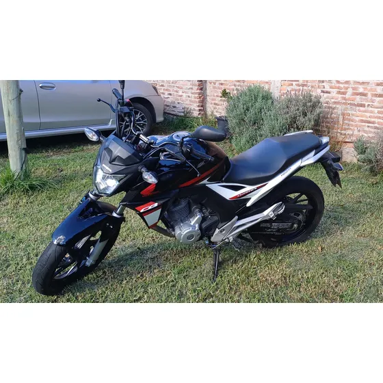 Vendo Honda New Cb Twister 250 Año:2019 Km:30.000 Color:negr