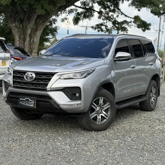 Toyota Fortuner 2024 2.4 Diésel Sr 4x2