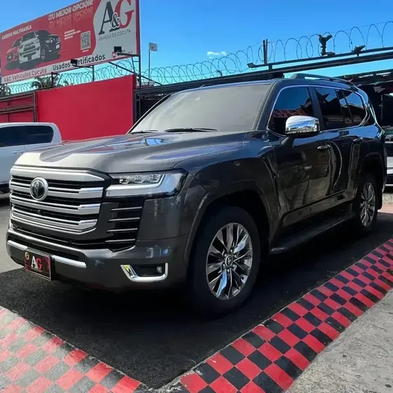 Toyota Land Cruiser 300 2023 Zx 3.5 At Blindaje Ii