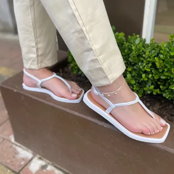 Chinelo Rasteirinha Feminina Macia Leve Tendencia Moda Reta