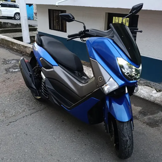Nmax V1 Modelo 2021 Del Tránsito De La Estrella