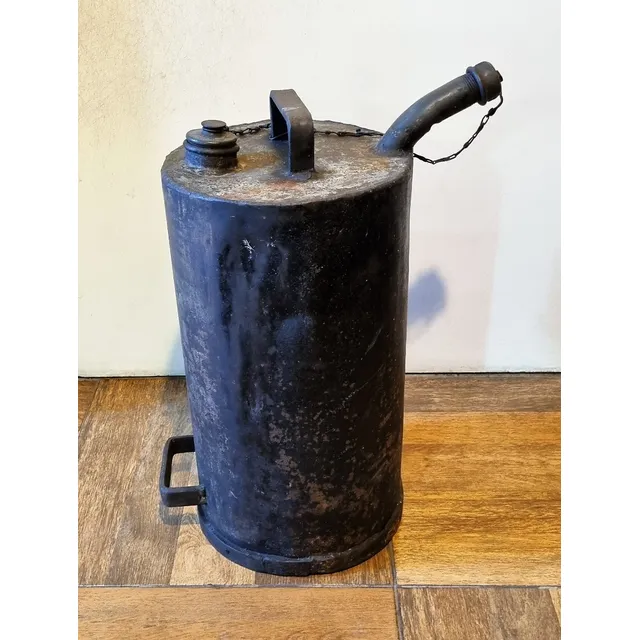 Antiguo Bidón Para Aceite En Hierro Muy Pesado No Envíos. M