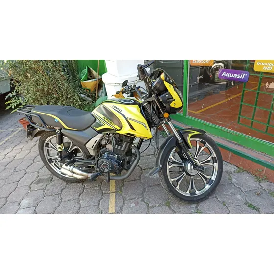 Es Color Amarillo Con Negro Con Rines De Aluminio