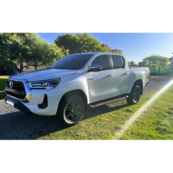 Toyota Hilux Pick-up 2.8 Cd Srv 204cv 4x4 At