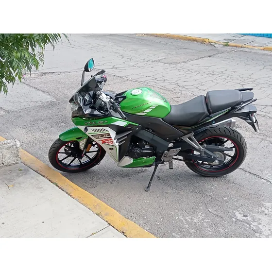 Moto Deportiva Color Verde 200cc