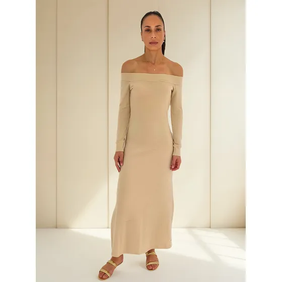 Vestido Longo Ombro A Ombro Com Fendas Laterais Em Suedine
