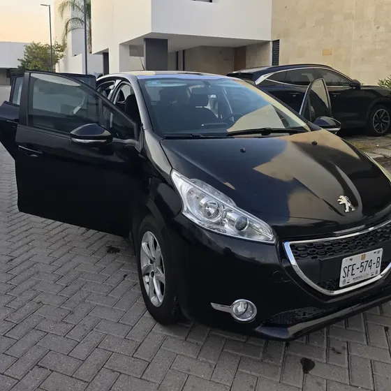 Peugeot 208 2015 1.6 Allure Mt