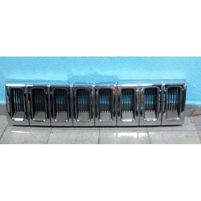 Parrilla Cromada Gran Cherokee 95-99 Usada  Como Nueva
