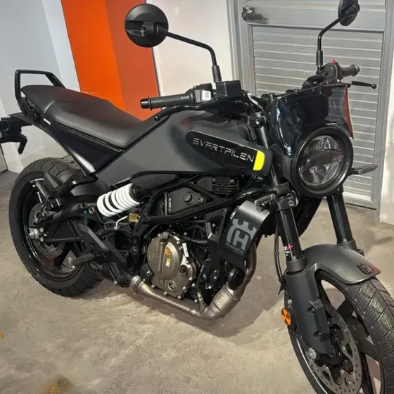 Husqvarna Svartpilen 250