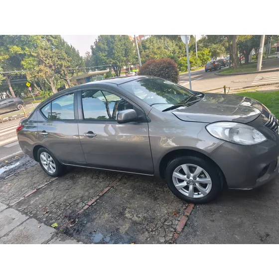 Nissan Versa 1.6 Advance