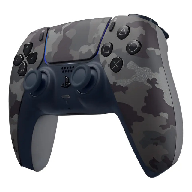Controle sem fio Sony DualSense para PlayStation 5 com estampa camuflada cinza e preta, exibindo botões de ação e analógicos em tom escuro.