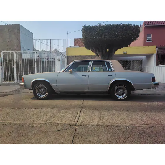 Classic, Automático 8cil, Interiores Impecables, Más EquiPad