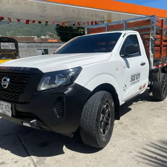 Nissan Frontier 2022 2.5 4x2 Gasolina Estacas Mecánica