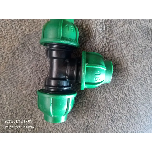 Conector En  T  Para Manguera De Riego Negra De 16mm (1/2 )