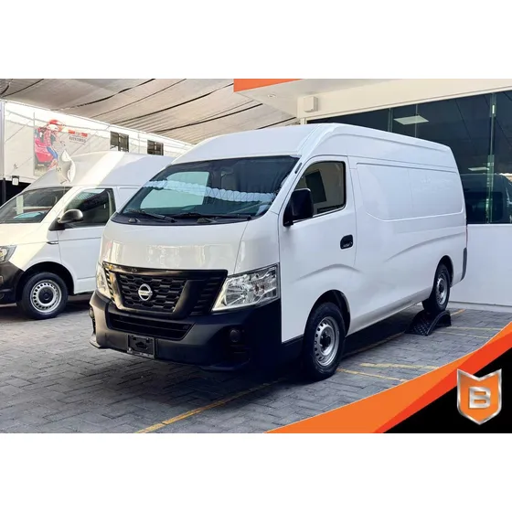 Nissan Urvan 2.5 Panel Amplia Aa Mt