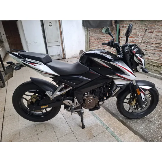 Bajaj Rouser Ns 200
