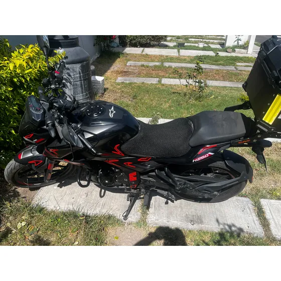 Vendo Bajaj Pulsar N250 (2024) - 3,900 Km - Único Dueño