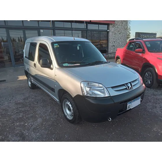 Peugeot Partner 1.6 Confort Furgón Vidriado Con Asientos