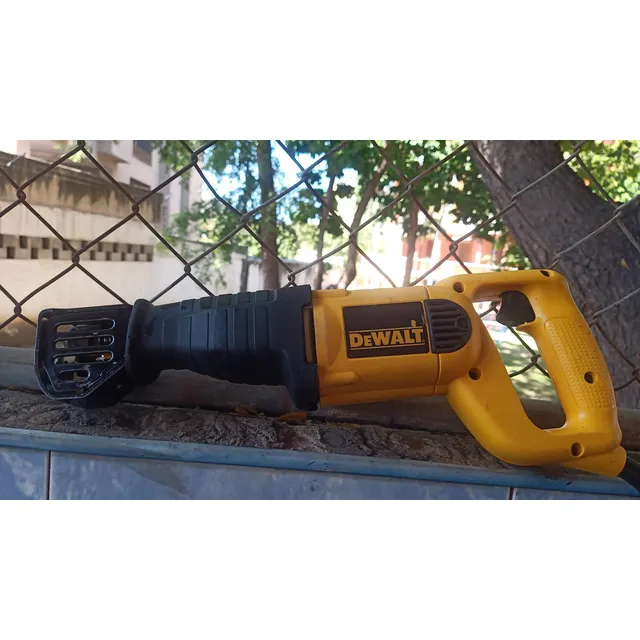 Sierra Tipo Sable Dewalt Reciproca /profesional 10amp. Usad.