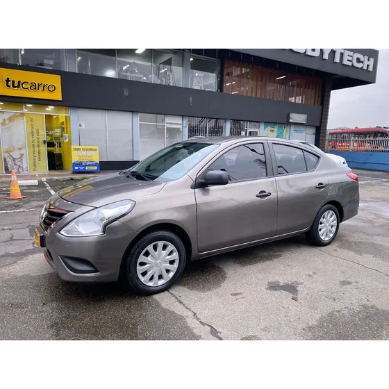 Nissan Versa 1.6 Advance