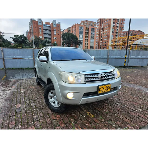 Toyota Fortuner 2.7i Srv At