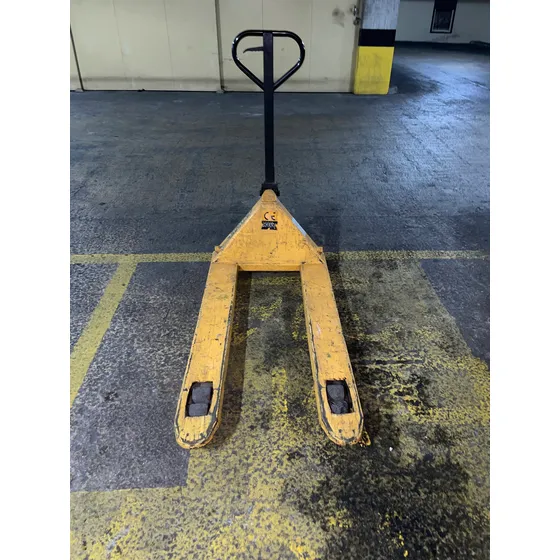 Transpaleta 2500 Kg Marca Genpar Usado
