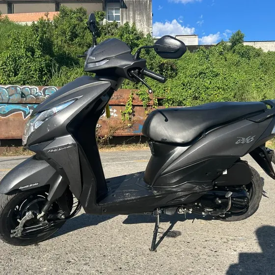 Motocicleta  Honda  Dio Dlx E3  Gris Mate Modelo 2024
