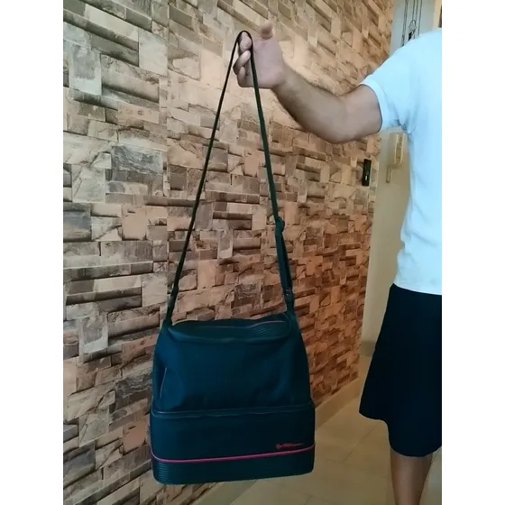 Bolso Viajero Peq Negro Y Lineas Rojas,doble Compartimiento