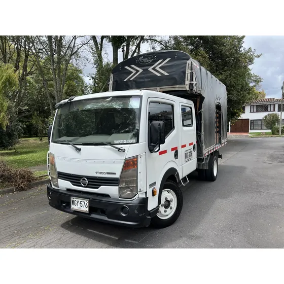 Nissan Cabstar 3.0 Diesel Doble Cabina Estacas