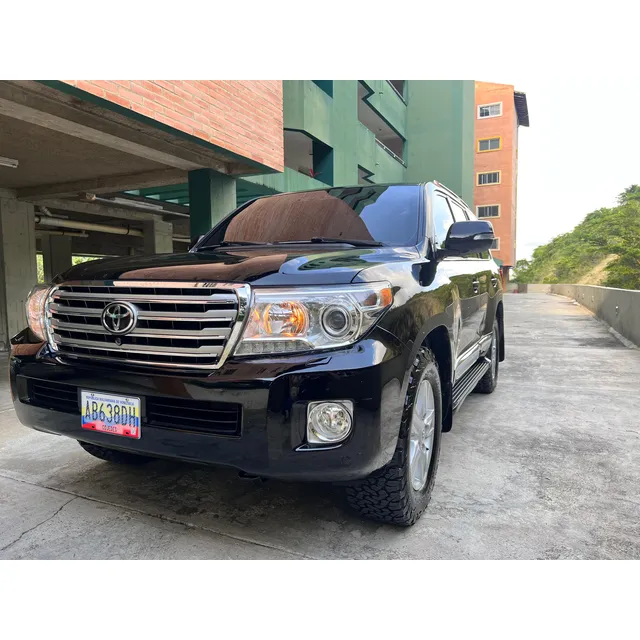 Toyota Land Cruiser 200 Vx