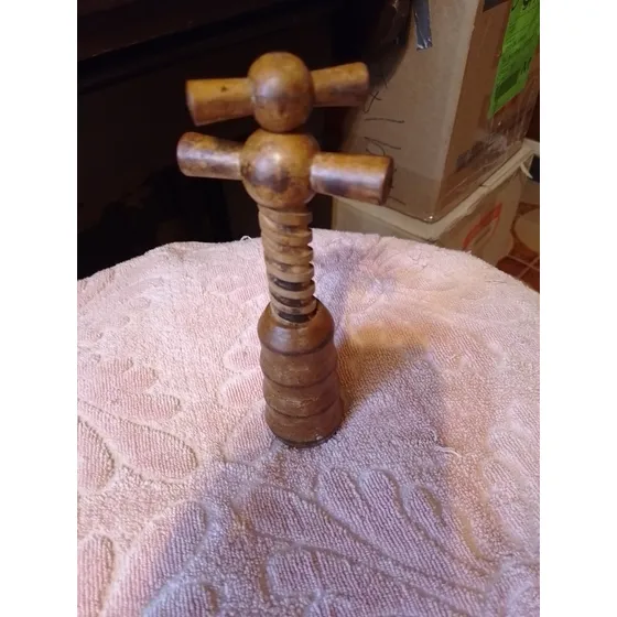 Saca Corcho De Madera Con Mucha Antigüedad Y De Colección.