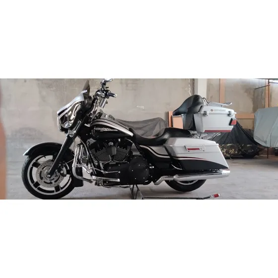 Motocicleta Harley Davidson Street Glide 