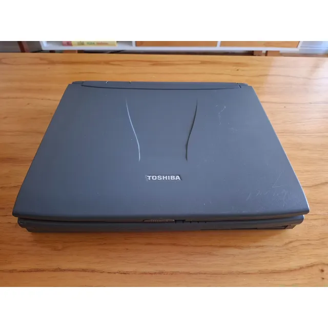 Antigua Notebook Laptop Toshiba Sin Cable Gris