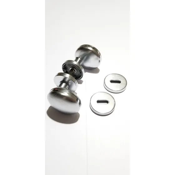 Doble Pomo Desplazado Limbadi Con Bocallave Aluminio Acerado Plateado
