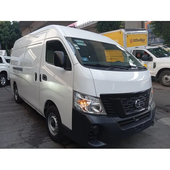 Nissan Urvan 2.5 Panel Amplia Aa Mt