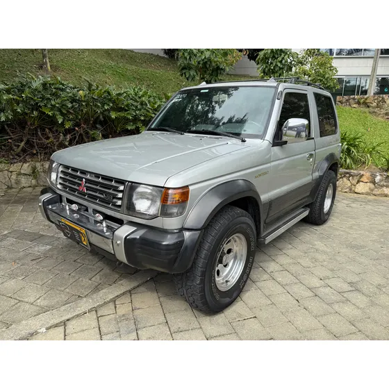 Mitsubishi Montero 3.0 V13