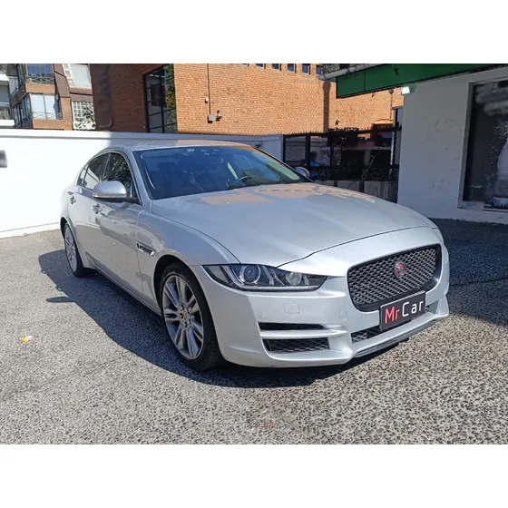 Jaguar Xe Pure