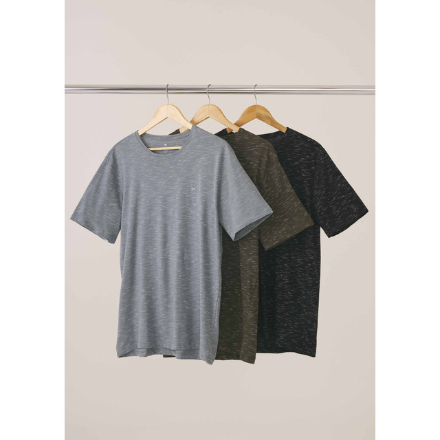 Kit 3 Camisetas Básicas Masculinas Com Bordado Hering Kit 3 Camisetas Básicas Masculinas Com Bordado Hering