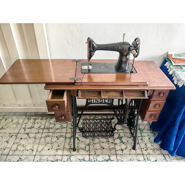 Máquina De Coser Antigua Singer Con Pedal