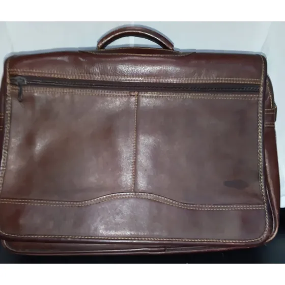 Maletín Porta Laptop Generico 15.6  - Color Marrón