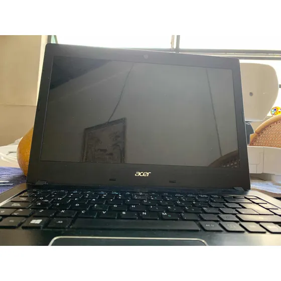 Laptopaceraspire E-475 Dañada Se Vende Completa Con Cargador