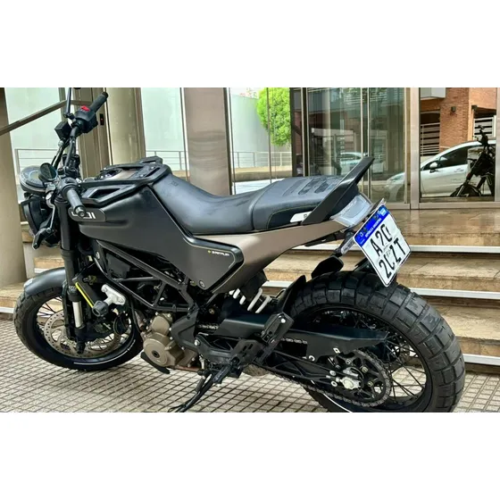 Husqvarna Svartpilen 401 Como Nueva (2023 Con 2000 Kms)