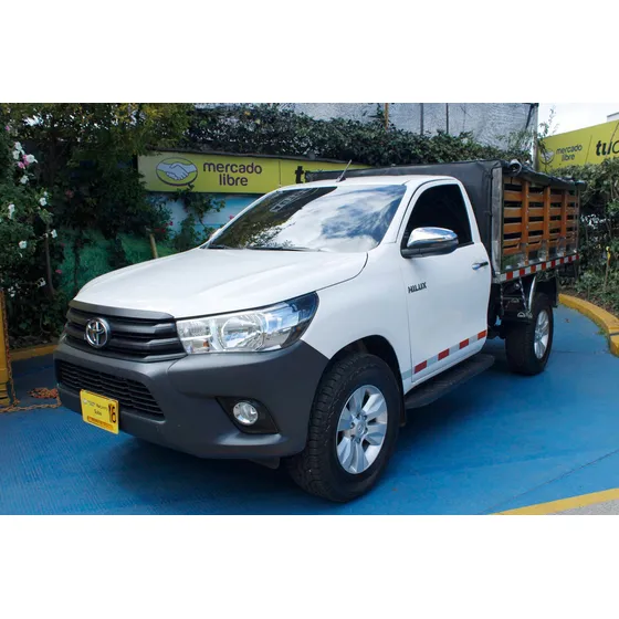 Toyota Hilux 2.7 Estacas