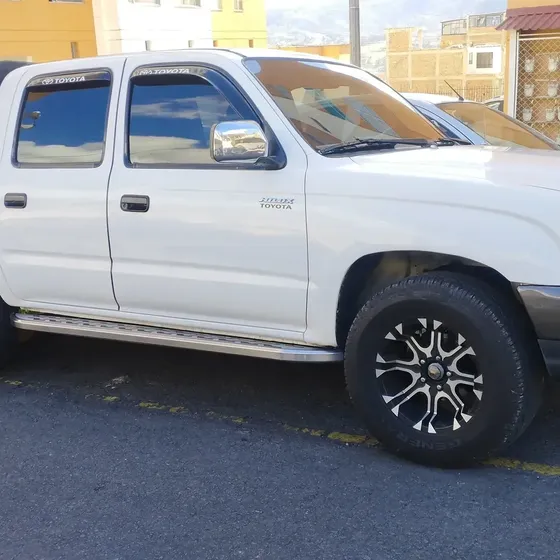 Toyota Hilux 2004 2.4 Et