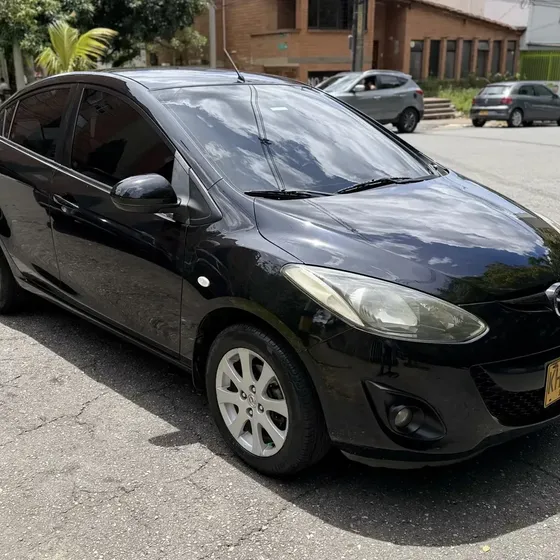 Mazda 2 2011 1.5 Sedan At