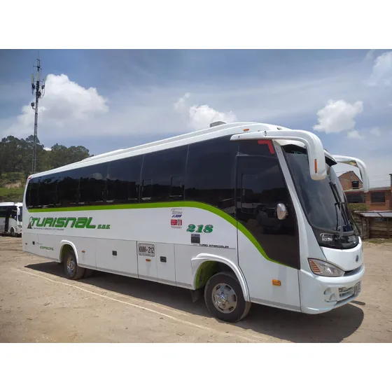 Bus Hino - Carrocería Jgb Fascino. 41 Pax