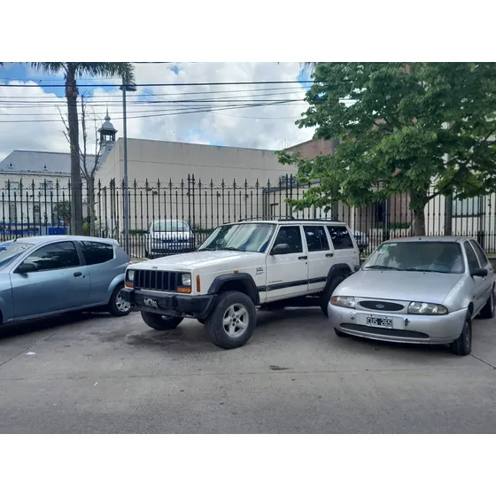Jeep Cherokee 2.5 Sport