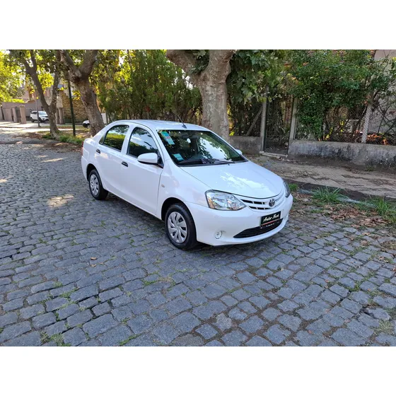 Toyota Etios 1.5 Sedan X