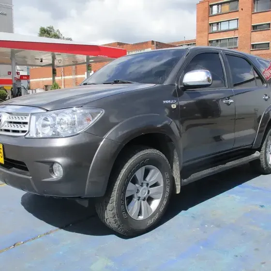 Toyota Fortuner 2011 Sr5 4x2 2700cc At Aa