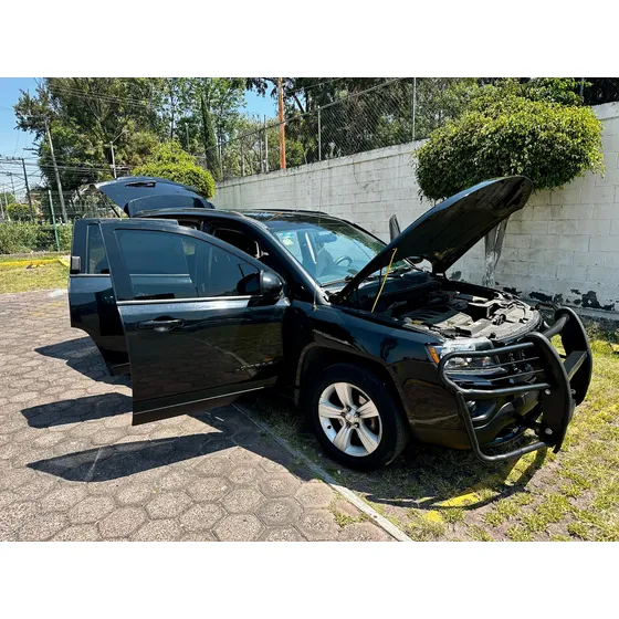 Jeep Compass 2.4 Latitud 5vel 5vel 4x2 Mt
